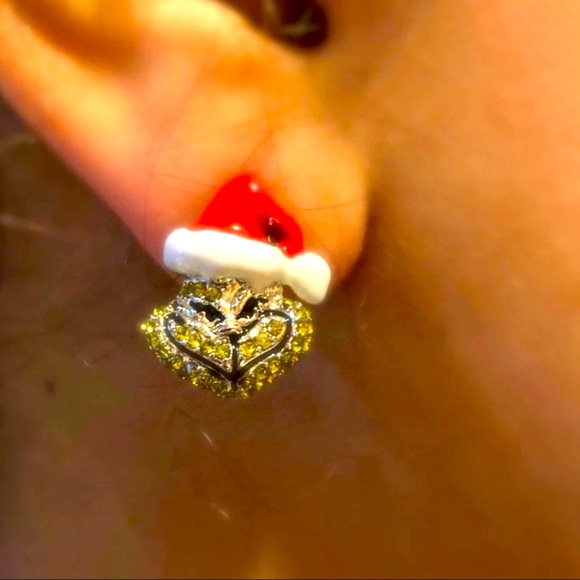 🎄New The Grinch Crystal Stud Earrings - Picture 4 of 5